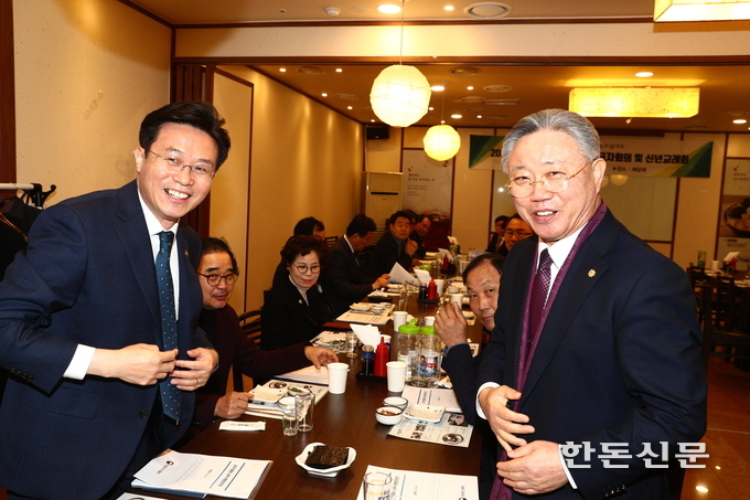 이재욱 차관이 4일 농축산연합회 단체장 등 22명이 참석한 가운데 새해 인사를 겸한 신년교류회를 가졌다.