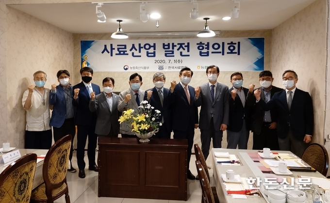 농식품부는 ‘사료산업 발전 협의회’를 개최하고 7월부터 매월 국내 사료원료의 안정적 수급 및 사료산업 발전방안 등을 본격적으로 논의한다고 밝혔다.