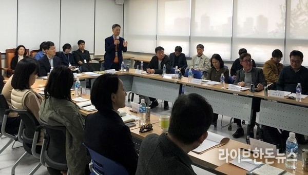 농림축산검역본부는 최근 돼지질병의 현황을 공유하고 효과적인 대응 방안을 모색하기 위한 ‘돼지질병 분야별협의체’를 김천 검역본부에서 개최했다.