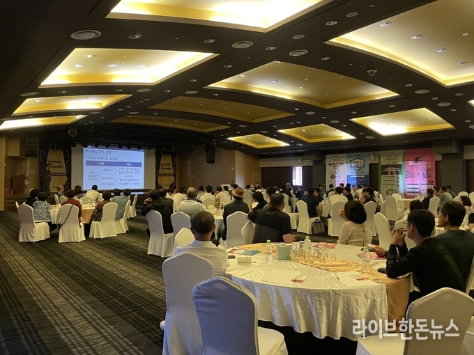 ㈜팜스코가 지난달 25일 제주 라온호텔에서 ‘팜스코 양돈 솔루션 세미나’를 성황리에 개최했다.