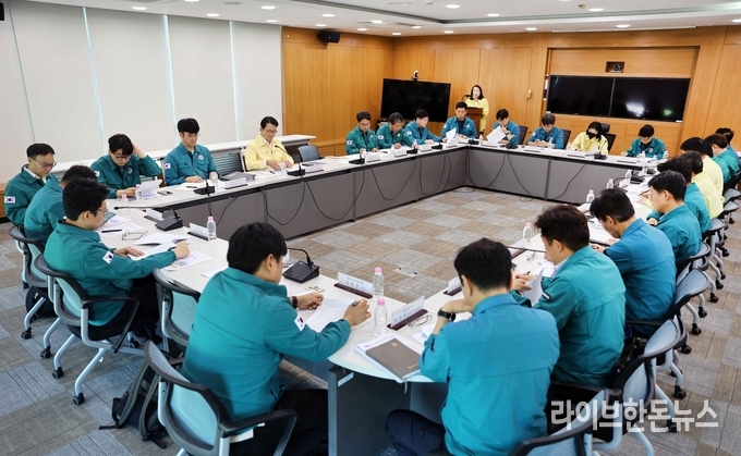 농식품부는 관계기관과 함께 ‘폭염대응 가축피해 최소화 TF’를 구성해 체계적인 대응에 나선다고 밝혔다.